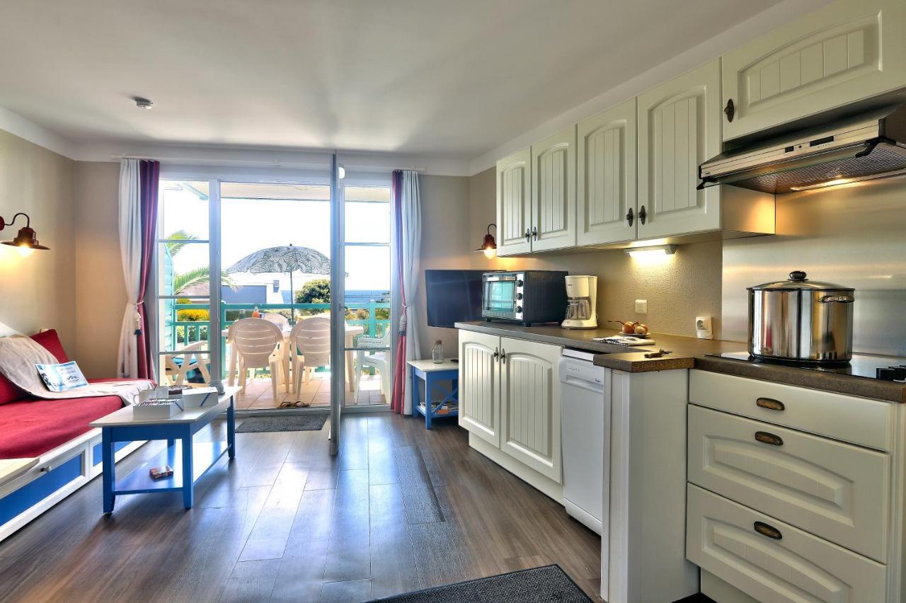 Au Seaview: Beachfront Retreat With Pool And Garden Guilvinec
