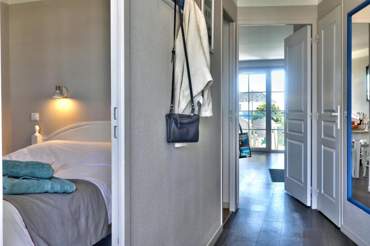 Au Seaview: Beachfront Retreat With Pool And Garden