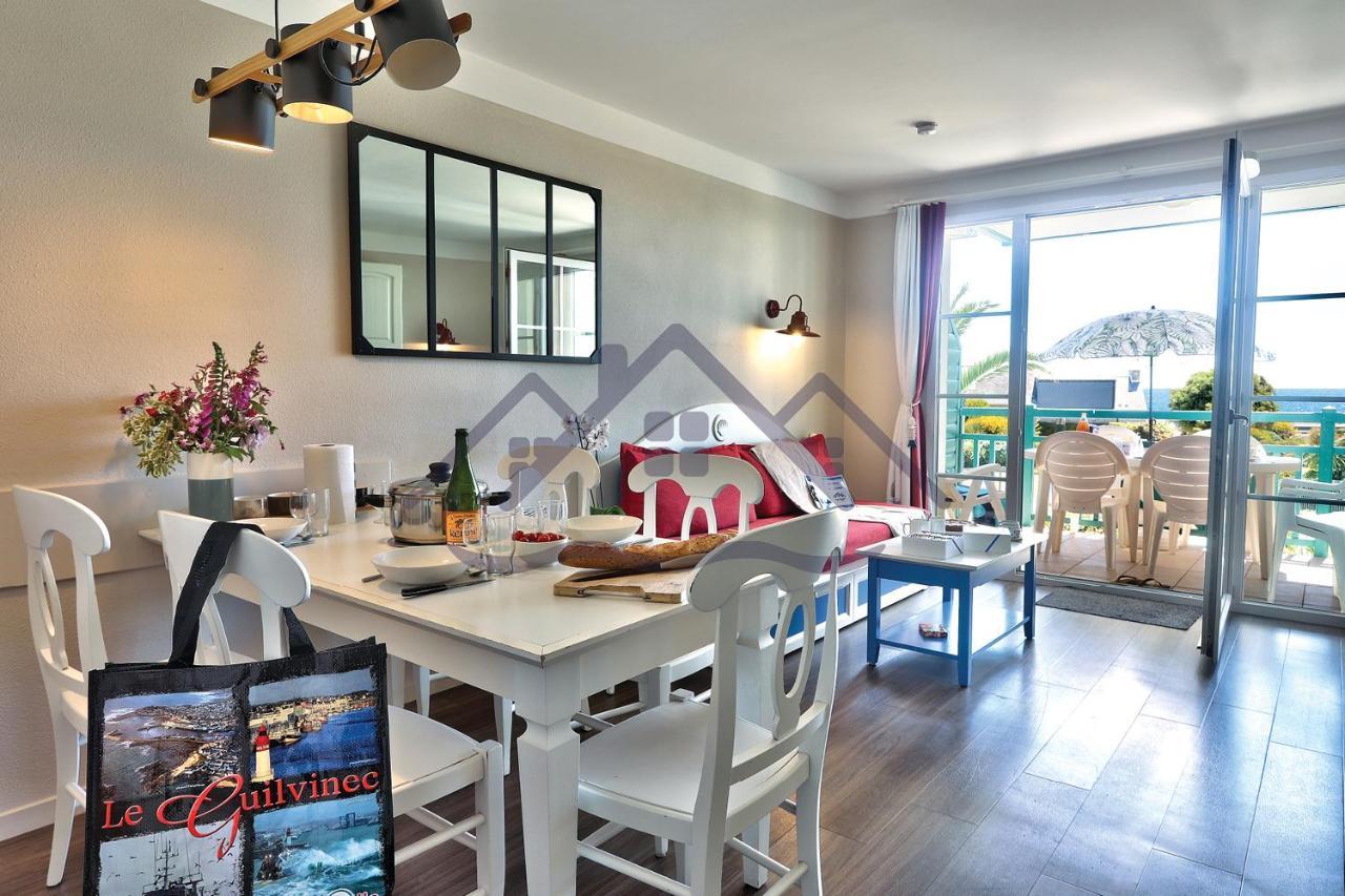 Au Seaview: Beachfront Retreat With Pool And Garden
